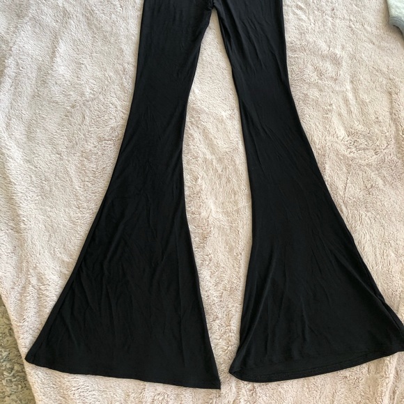 FASHIONKILLA Petite flared pants - Picture 2 of 6